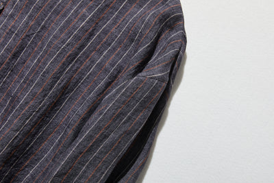 ゆったりとした着心地と上品なデザインが魅力の、リネン100%長袖ブラウス　　250414