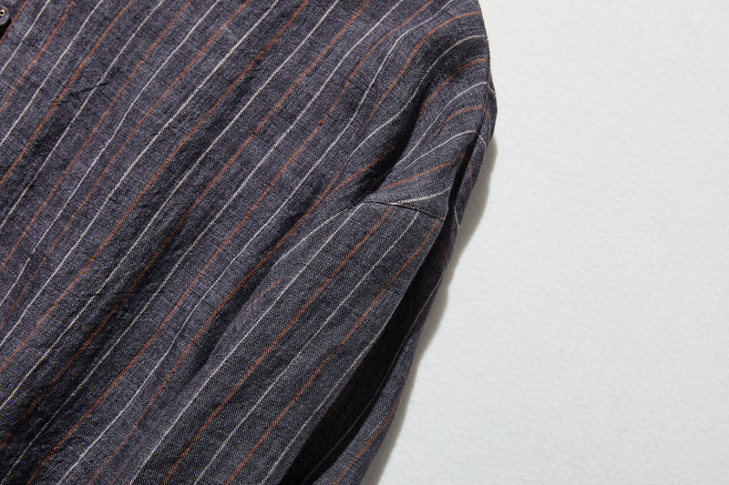 ゆったりとした着心地と上品なデザインが魅力の、リネン100%長袖ブラウス　　250414