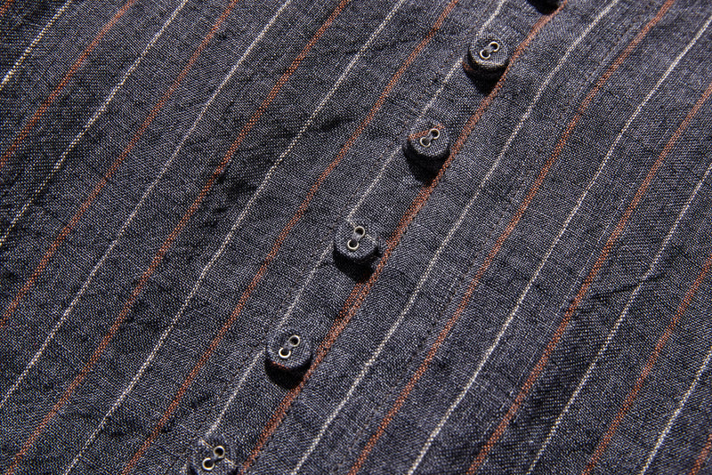 ゆったりとした着心地と上品なデザインが魅力の、リネン100%長袖ブラウス　　250414