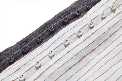 ゆったりとした着心地と上品なデザインが魅力の、リネン100%長袖ブラウス　　250414