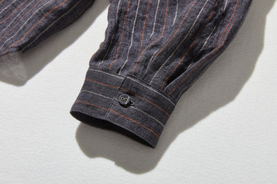 ゆったりとした着心地と上品なデザインが魅力の、リネン100%長袖ブラウス　　250414