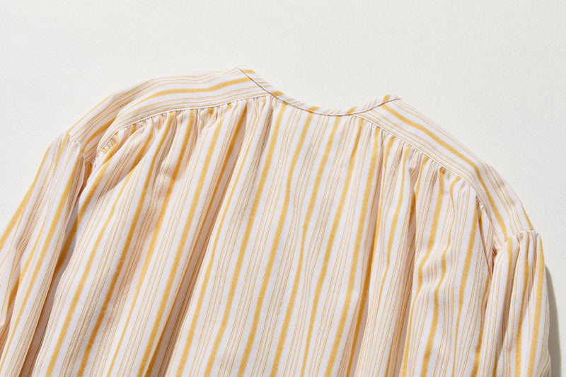 きれいめな雰囲気が魅力のストライプチュニック　長袖ブラウス　　250413