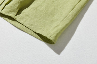 様々なシーンで活躍する万能アイテム　ピンタック入り　リネンシャツブラウス　250412