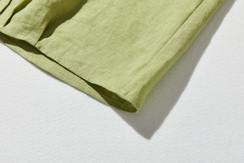 様々なシーンで活躍する万能アイテム　ピンタック入り　リネンシャツブラウス　250412