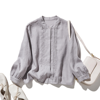 様々なシーンで活躍する万能アイテム　ピンタック入り　リネンシャツブラウス　250412