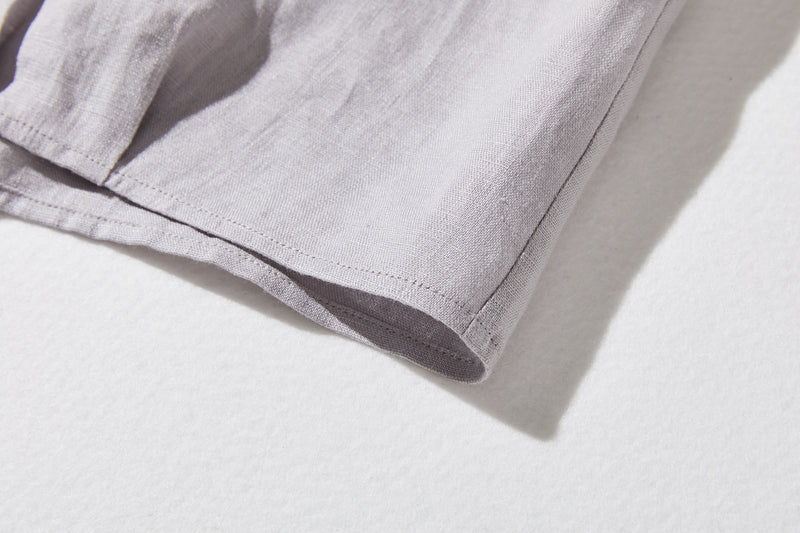 様々なシーンで活躍する万能アイテム　ピンタック入り　リネンシャツブラウス　250412