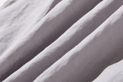 様々なシーンで活躍する万能アイテム　ピンタック入り　リネンシャツブラウス　250412