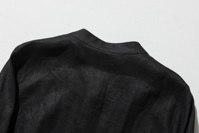 様々なシーンで活躍する万能アイテム　ピンタック入り　リネンシャツブラウス　250412