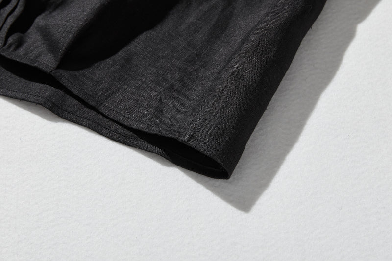 様々なシーンで活躍する万能アイテム　ピンタック入り　リネンシャツブラウス　250412