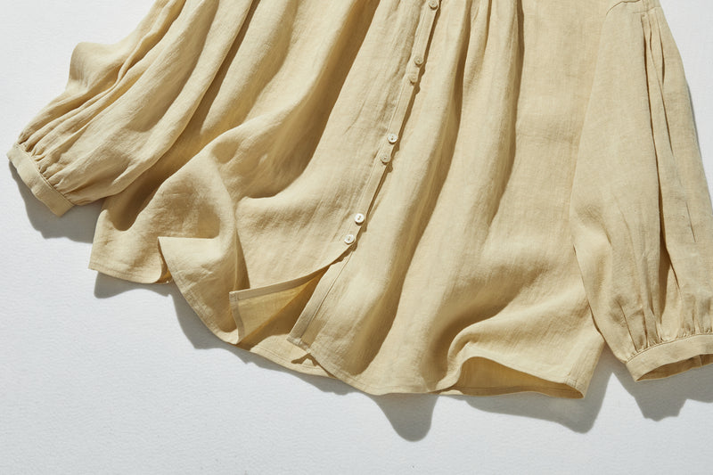 シンプルコーデに立体感と華やぎを添える一枚 フランチリネン 100％　長袖ブラウス　　250815