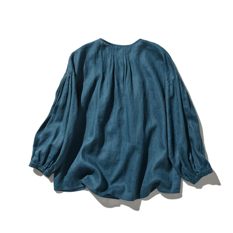 シンプルコーデに立体感と華やぎを添える一枚 フランチリネン 100％　長袖ブラウス　　250815