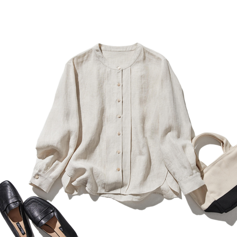 シンプルながらもこだわりのディテールが光る一枚　フランス産リネン100％ シャツブラウス　生成色　250410-1