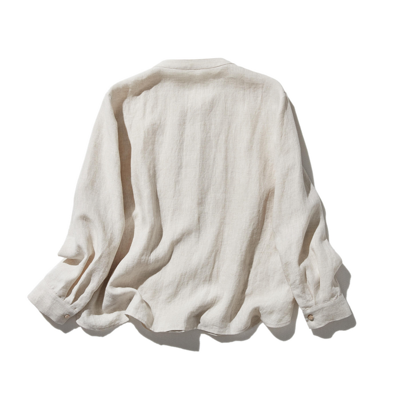 シンプルながらもこだわりのディテールが光る一枚　フランス産リネン100％ シャツブラウス　生成色　250410-1