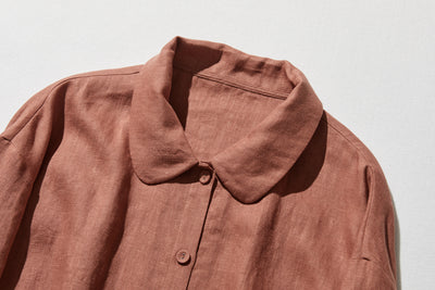 季節を超えて活躍する フレンチリネンの前開きシャツワンピース　　250409