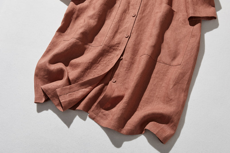 季節を超えて活躍する フレンチリネンの前開きシャツワンピース　　250409