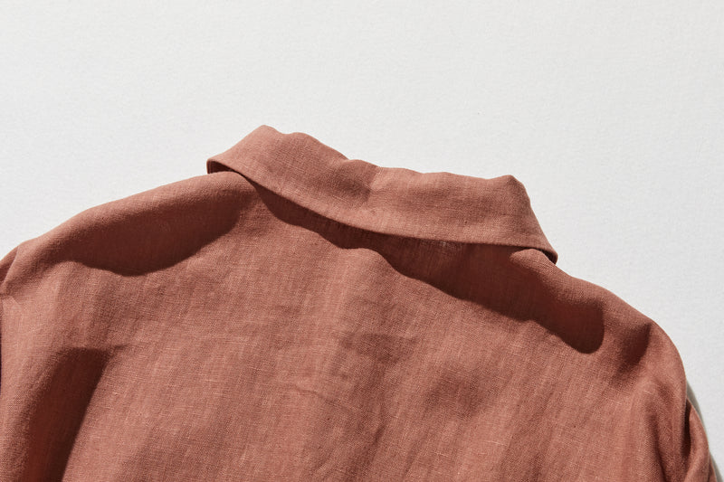 季節を超えて活躍する フレンチリネンの前開きシャツワンピース　　250409