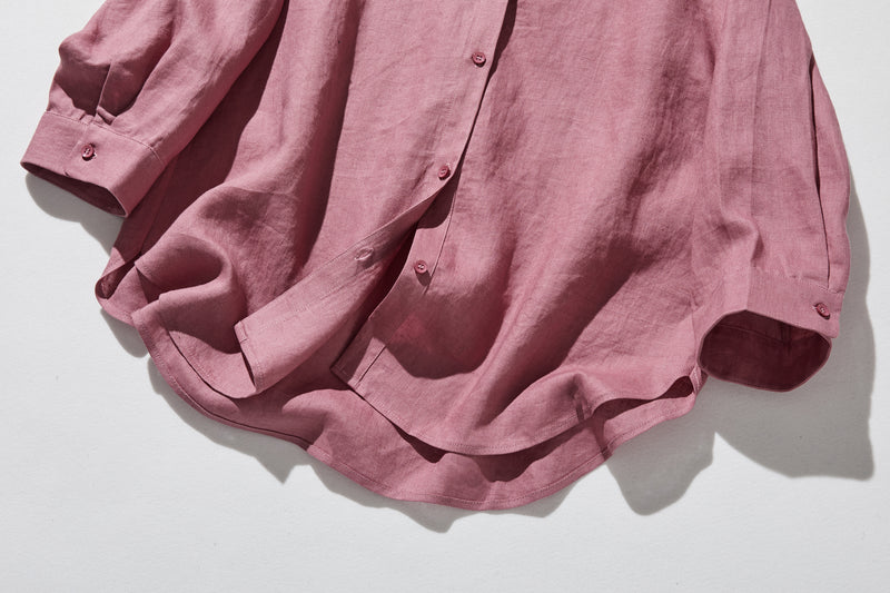 着るほどに味わい深い フランスリネン こだわりVネックシャツ 　250421