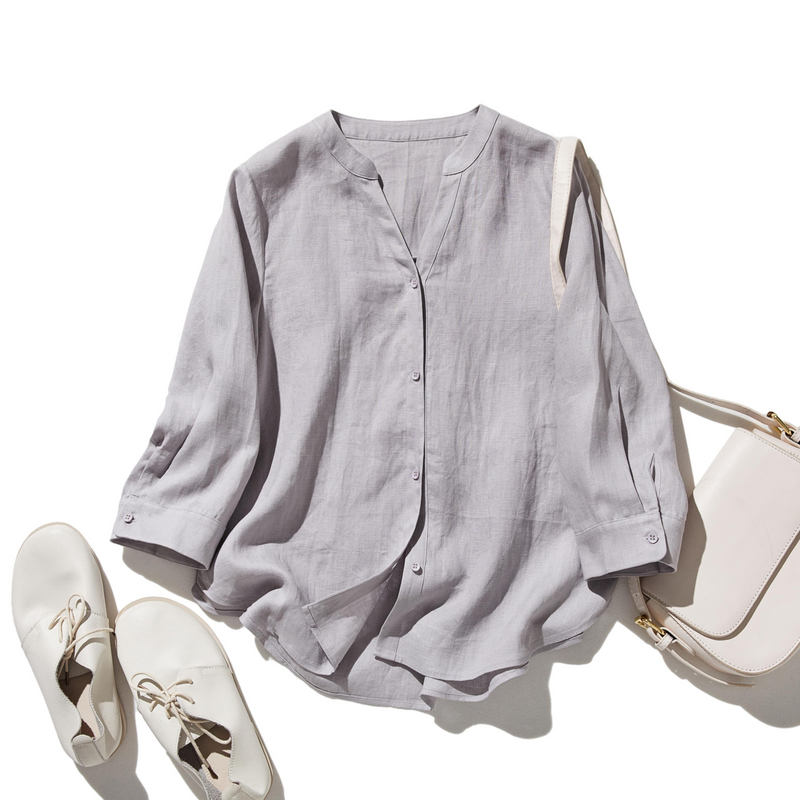 着るほどに味わい深い フランスリネン こだわりVネックシャツ 　250421