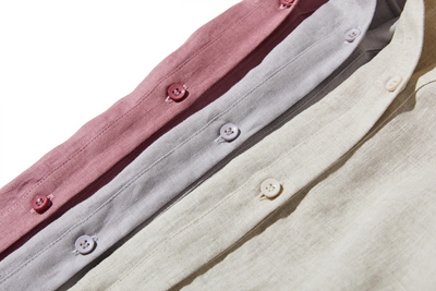 着るほどに味わい深い フランスリネン こだわりVネックシャツ 　250421