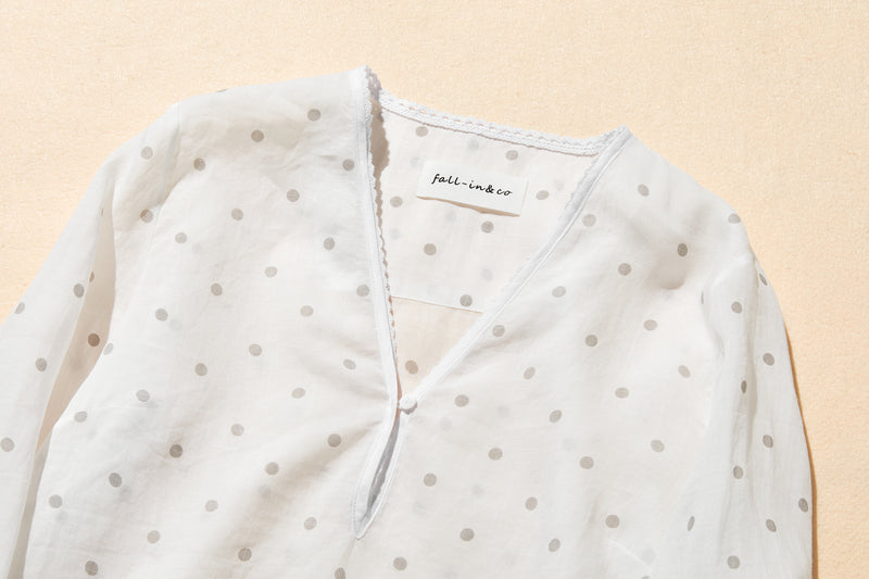 実用性とおしゃれを兼ね備えた水玉ブラウス　チュニック 麻100％　250423-1