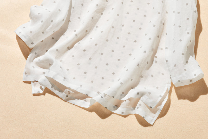 実用性とおしゃれを兼ね備えた水玉ブラウス　チュニック 麻100％　250423-1