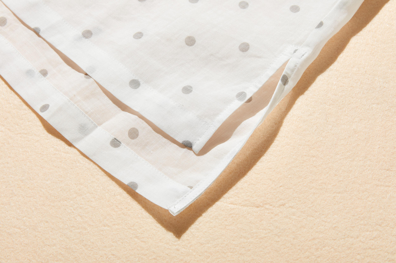 実用性とおしゃれを兼ね備えた水玉ブラウス　チュニック 麻100％　250423-1