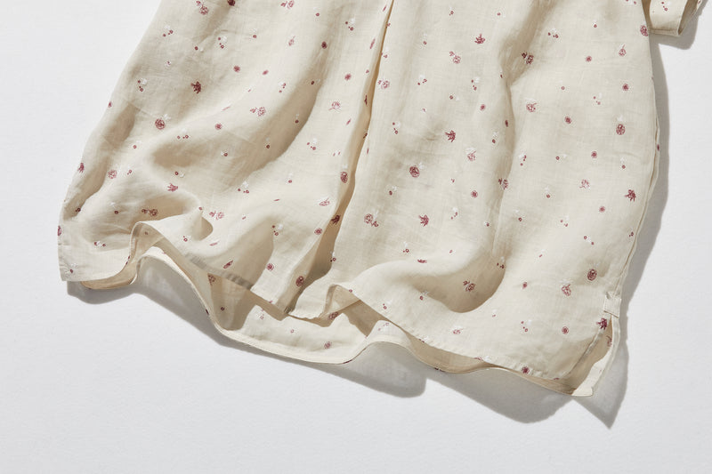 真夏にも涼しく着れる麻のブラウス　プリントブラウス　250606