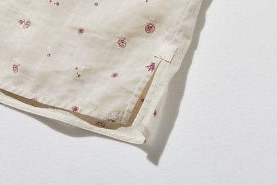 真夏にも涼しく着れる麻のブラウス　プリントブラウス　250606