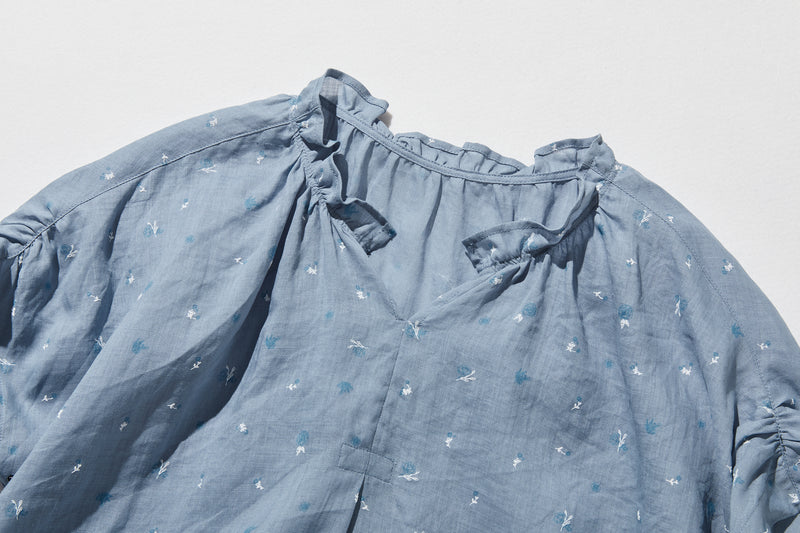 真夏にも涼しく着れる麻のブラウス　プリントブラウス　250606