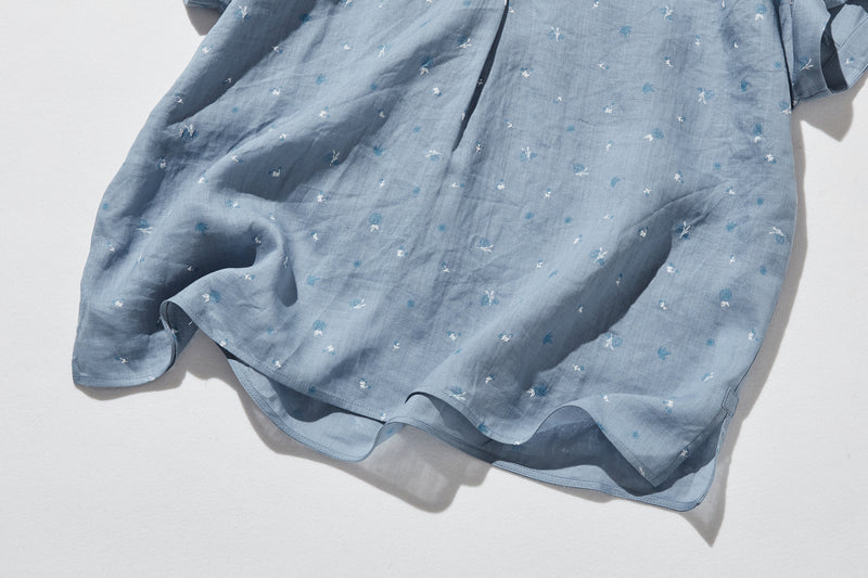 真夏にも涼しく着れる麻のブラウス　プリントブラウス　250606