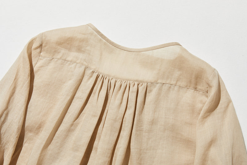 ふんわりAラインが可愛い！ 風通し良く夏らしい麻ブラウス ピンタック入りブラウス　　250422