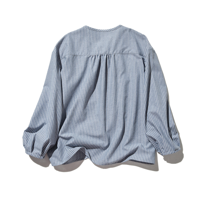 クラシカルなフリルデザインのストライプシャツ　綿麻シャツブラウス　　250419
