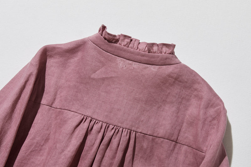 フリルデティールの立体裁断シャツ 　長袖　リネンシャツブラウス　　 250809