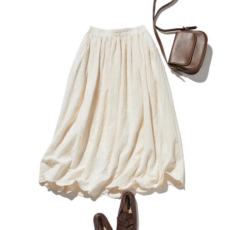 特別感のある　ふんわり広がるフラワー刺繍ロングスカート　裏地付き　ギャザースカート　250603