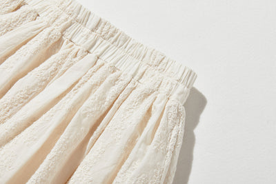 特別感のある　ふんわり広がるフラワー刺繍ロングスカート　裏地付き　ギャザースカート　250603