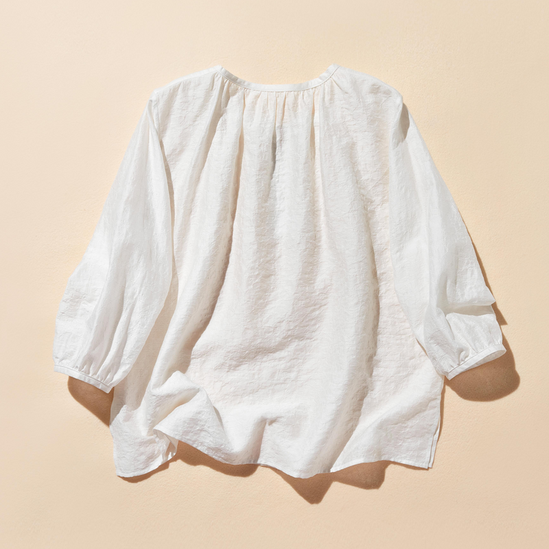 ナチュラルな涼感が魅力の7分袖ブラウス 幾何学ジャガードブラウス　 250505