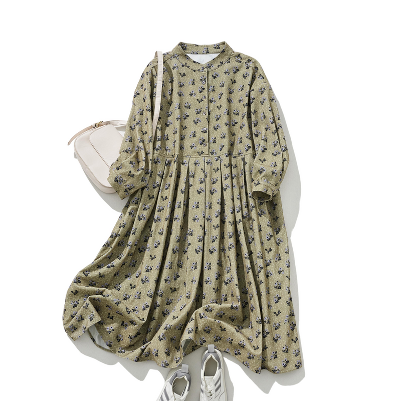 ナチュラルな雰囲気漂う　レトロな花柄ワンピース　　コーデュロイワンピース　コットン　250206-1