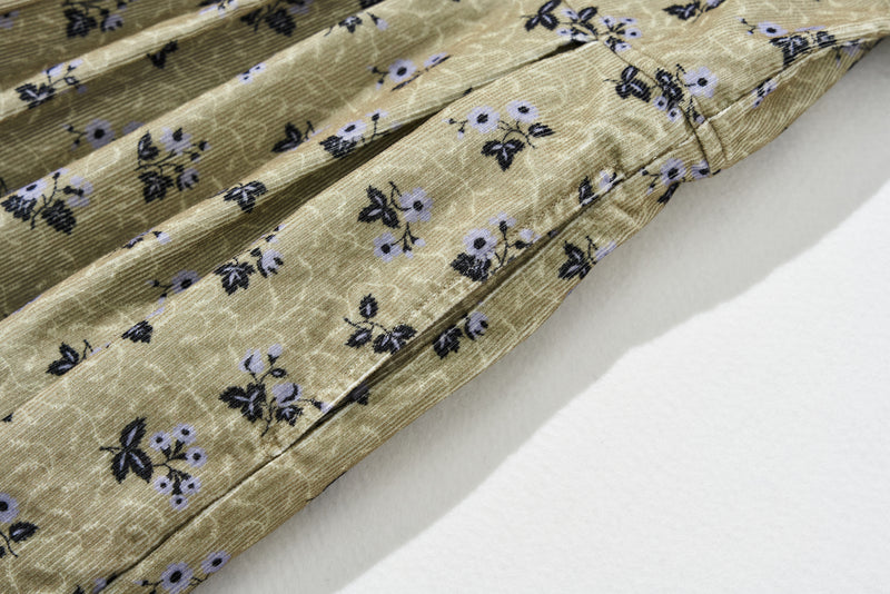 ナチュラルな雰囲気漂う　レトロな花柄ワンピース　　コーデュロイワンピース　コットン　250206-1