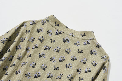 ナチュラルな雰囲気漂う　レトロな花柄ワンピース　　コーデュロイワンピース　コットン　250206-1