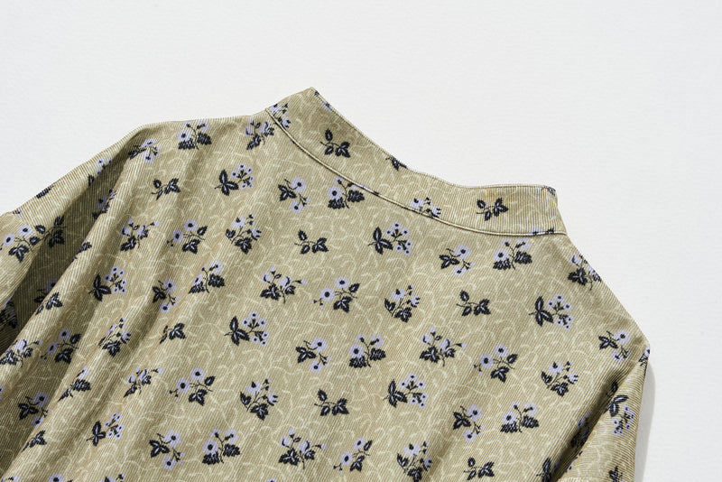 ナチュラルな雰囲気漂う　レトロな花柄ワンピース　　コーデュロイワンピース　コットン　250206-1