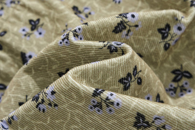 ナチュラルな雰囲気漂う　レトロな花柄ワンピース　　コーデュロイワンピース　コットン　250206-1