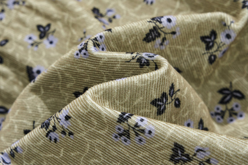 ナチュラルな雰囲気漂う　レトロな花柄ワンピース　　コーデュロイワンピース　コットン　250206-1