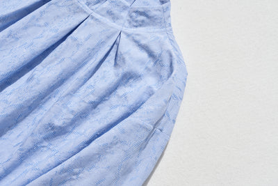 A tucked blouse that's not too sweet and can be enjoyed by mature women. Long-sleeved pullover cotton. 240903-1 