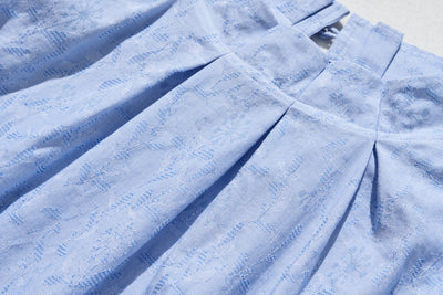 A tucked blouse that's not too sweet and can be enjoyed by mature women. Long-sleeved pullover cotton. 240903-1 