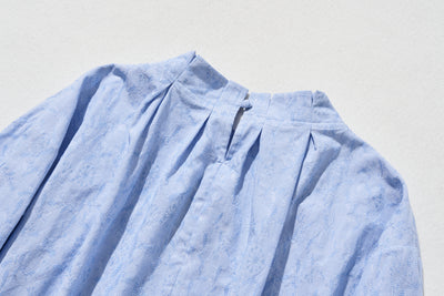 A tucked blouse that's not too sweet and can be enjoyed by mature women. Long-sleeved pullover cotton. 240903-1 