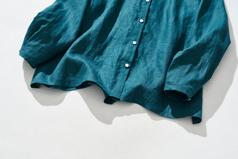 A casually sweet and beautiful blouse made from 100% linen. Linen shirt blouse in peacock blue. 210804-5
