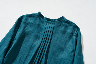 A casually sweet and beautiful blouse made from 100% linen. Linen shirt blouse in peacock blue. 210804-5