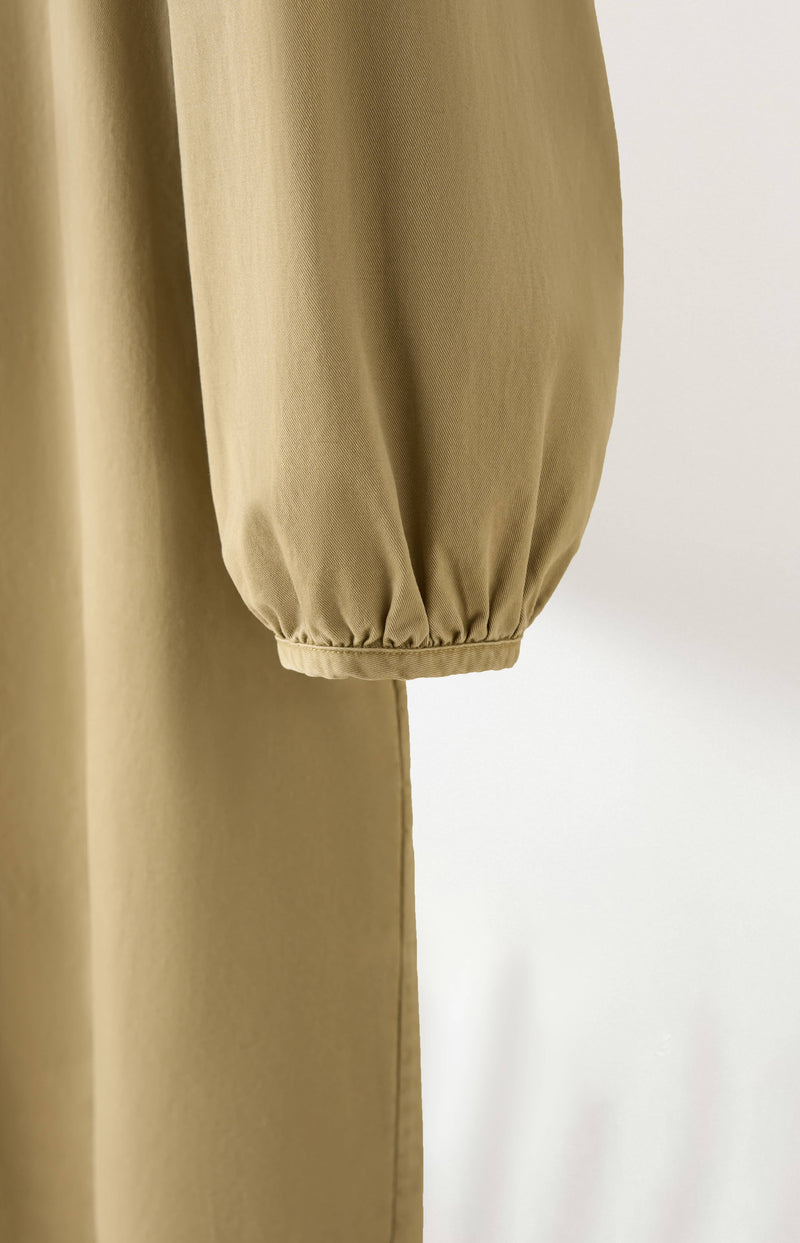 一款能滿足您時尚品味的荷葉邊設計外套。