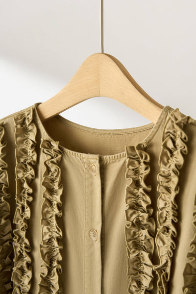 一款能滿足您時尚品味的荷葉邊設計外套。