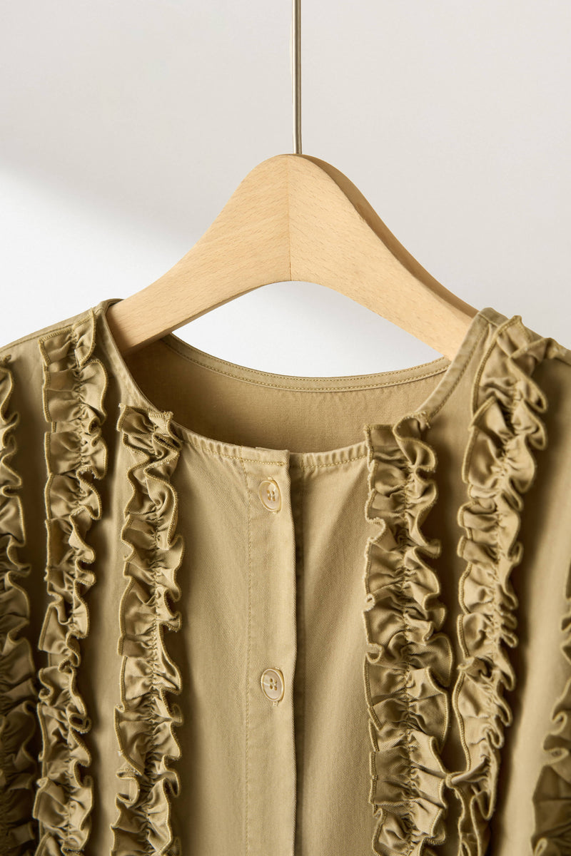 一款能滿足您時尚品味的荷葉邊設計外套。